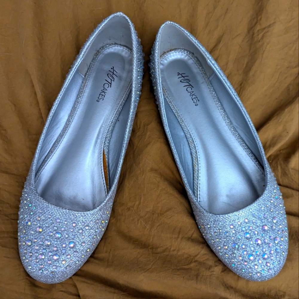 Hot cakes silver gem flats